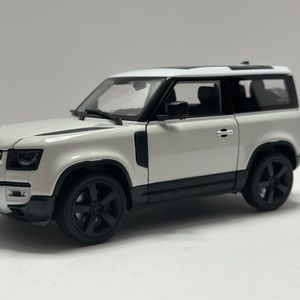 Welly 1:24 2020 LAND ROVER DEFENDER CREAM WHITE DIECAST